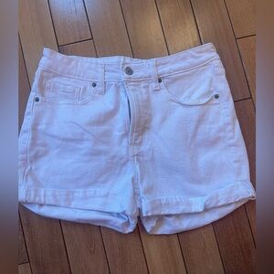 Woman’s 6 Old Navy O.G Straight White Jean Shorts